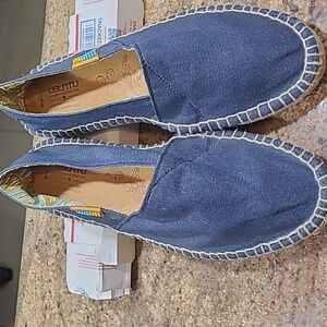 Ubuntu Denim Color Canvas Spadrilles/ Slip On Shoes Size 10